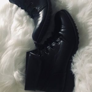 Black combat boots  Cliffs